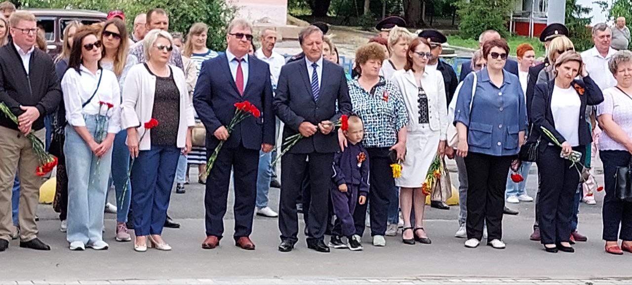 Церемония возложение цветов, у мемориала &amp;quot;Клятва&amp;quot;..