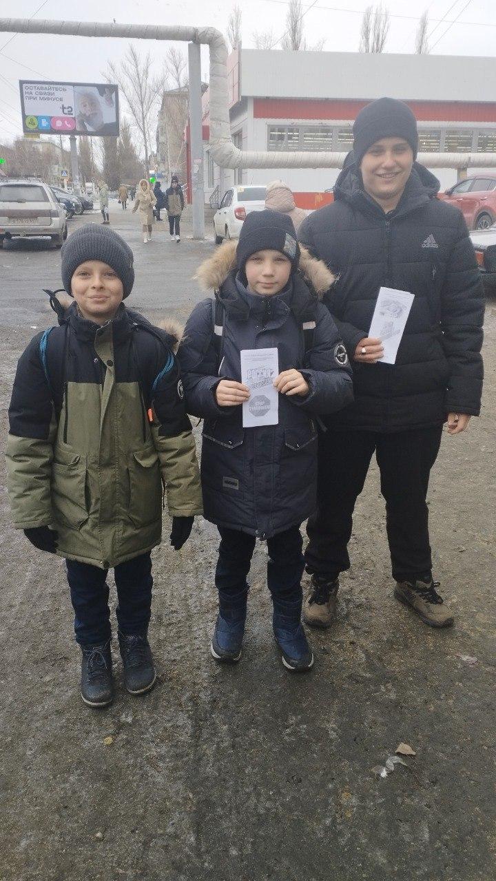 Школьники Калининска помогают информировать жителей об угрозе терроризма и экстремизма..