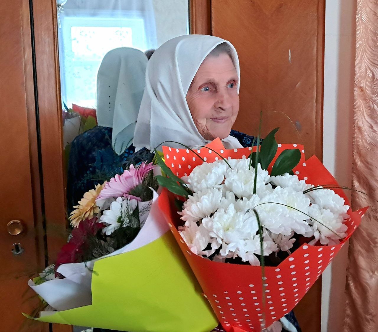 Труженица тыла Антонина Васильевна Тарасова получила юбилейную медаль..