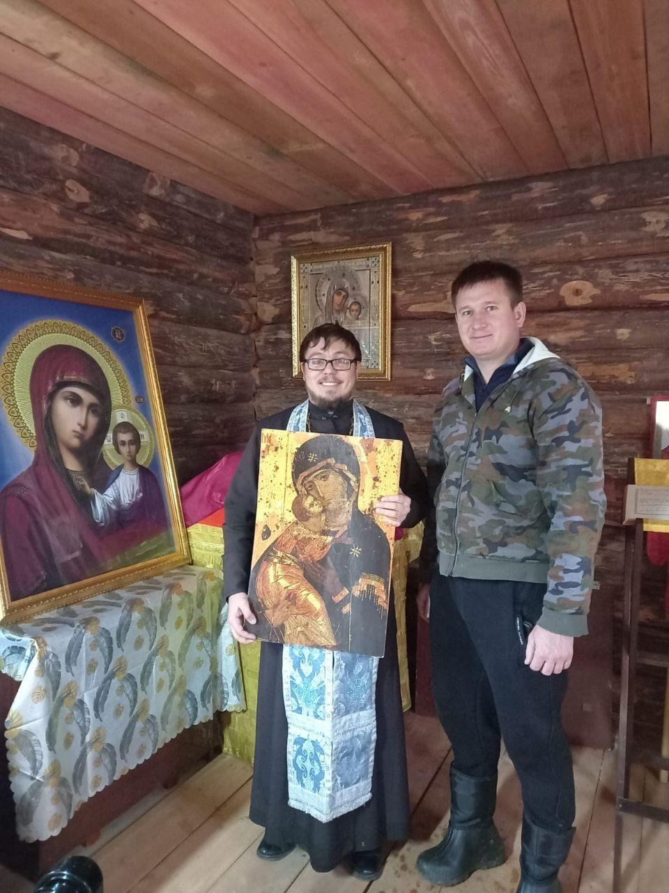 В Храм Казанской Божией Матери с. Колокольцовка передано 4 иконы.