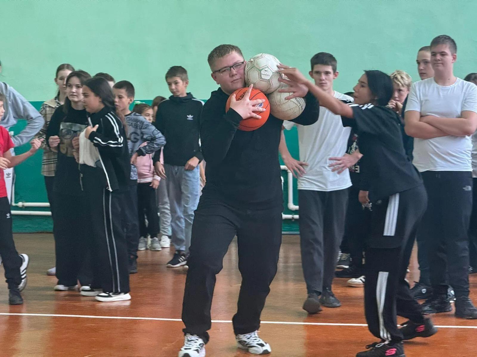 СПОРТИВНОЕ МЕРОПРИЯТИЯ К ПРАЗДНИКУ «ДЕНЬ ОТЦА»..