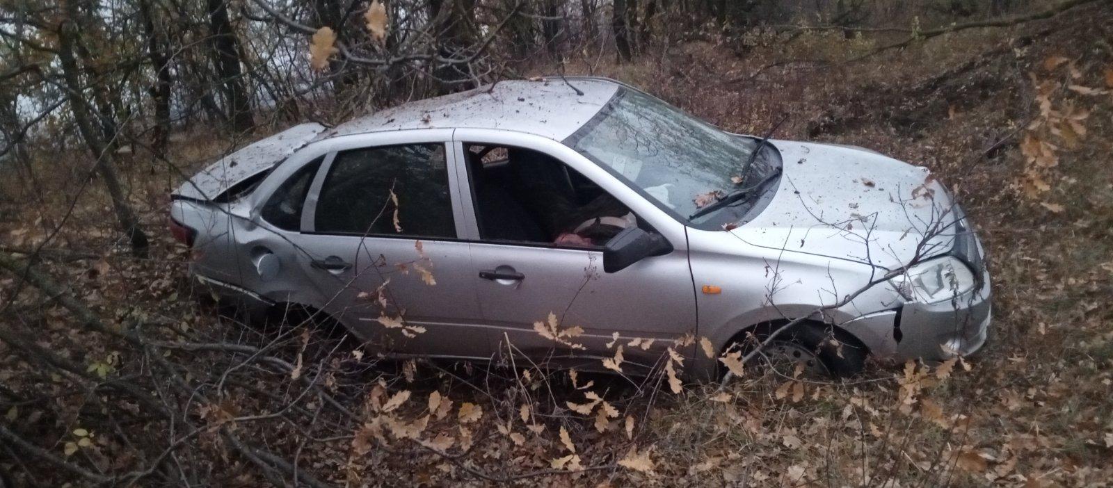 НЕТРЕЗВЫЙ ВОДИТЕЛЬ НЕ СПРАВИЛСЯ С УПРАВЛЕНИЕМ И СЛЕТЕЛ С ДОРОГИ В КЮВЕТ.