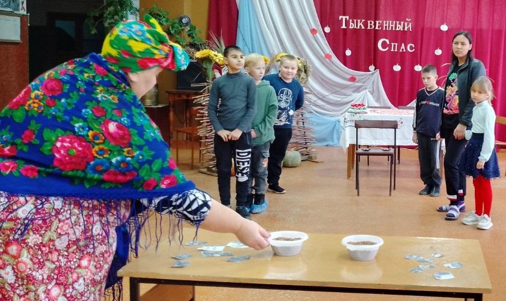В Колокольцовском Доме культуры прошло мероприятие под названием «Царица осеннего урожая»..